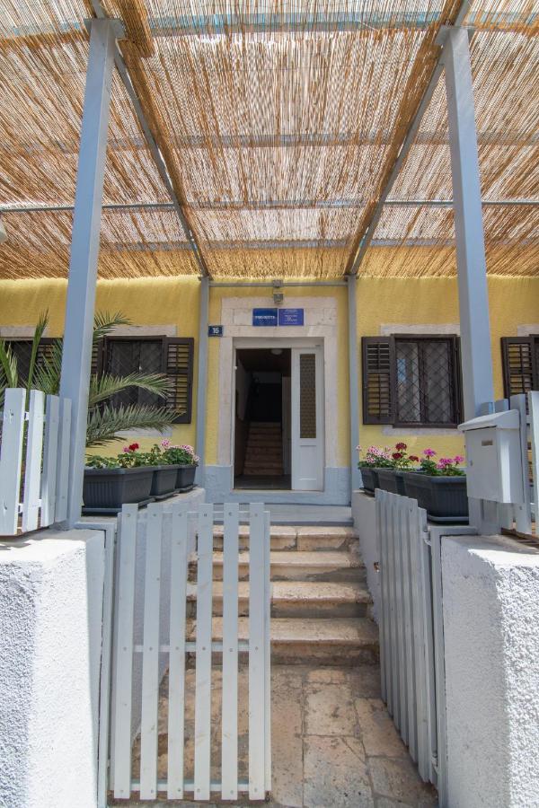 Hostel Flora Mali Losinj Bagian luar foto