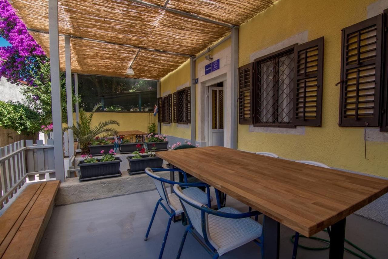 Hostel Flora Mali Losinj Bagian luar foto