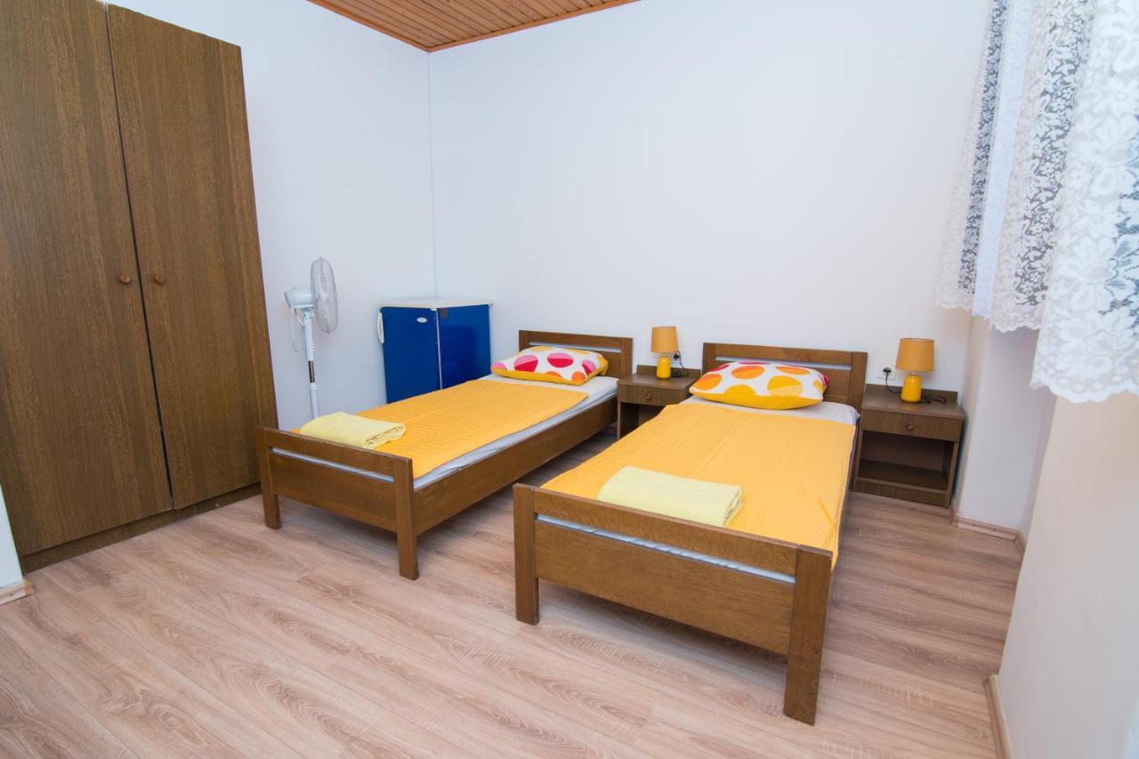 Hostel Flora Mali Losinj Bagian luar foto
