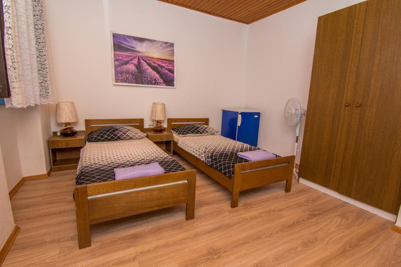 Hostel Flora Mali Losinj Bagian luar foto