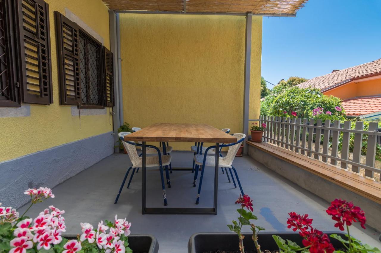 Hostel Flora Mali Losinj Bagian luar foto