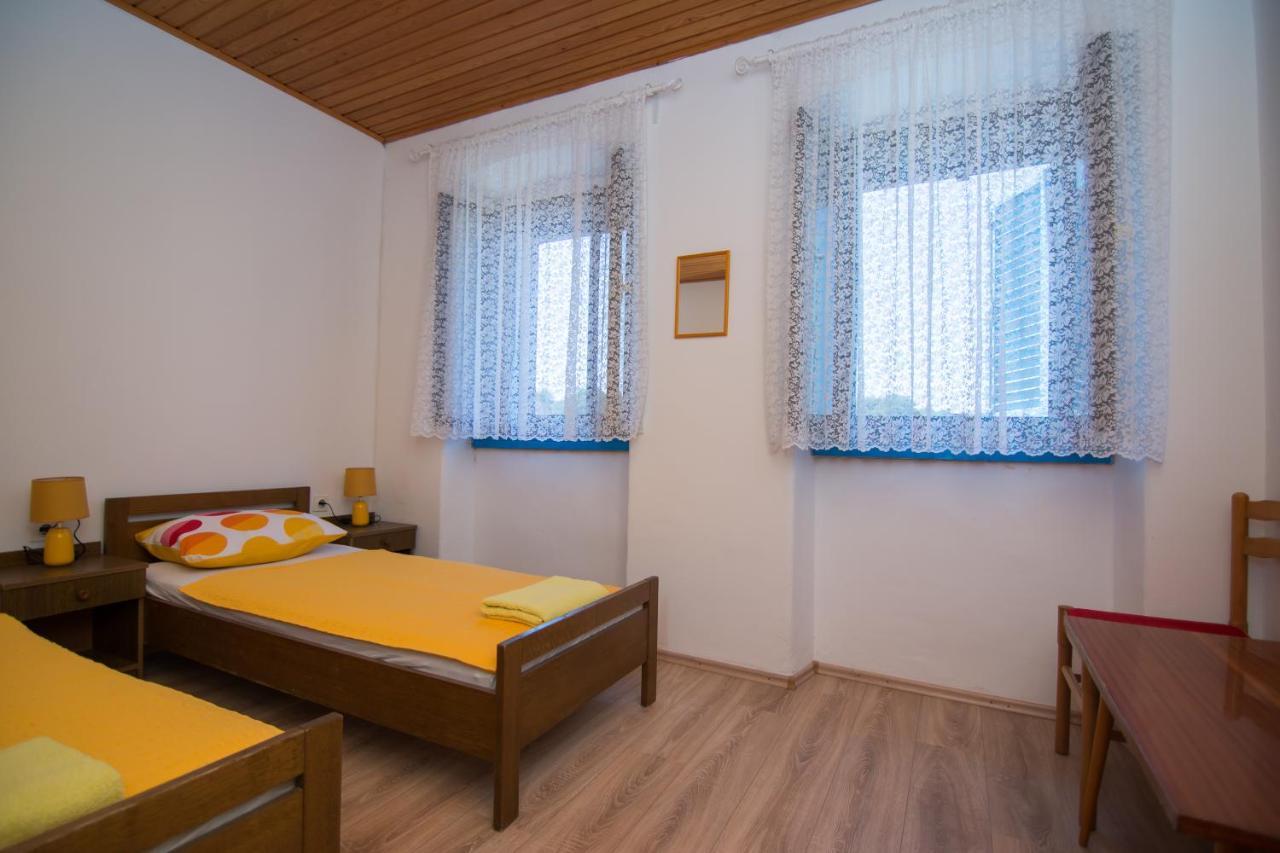 Hostel Flora Mali Losinj Ruang foto