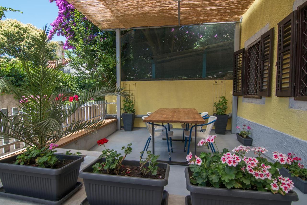 Hostel Flora Mali Losinj Bagian luar foto