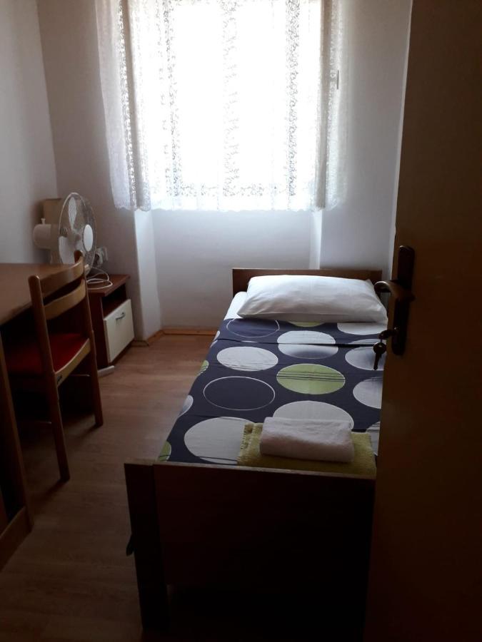 Hostel Flora Mali Losinj Bagian luar foto